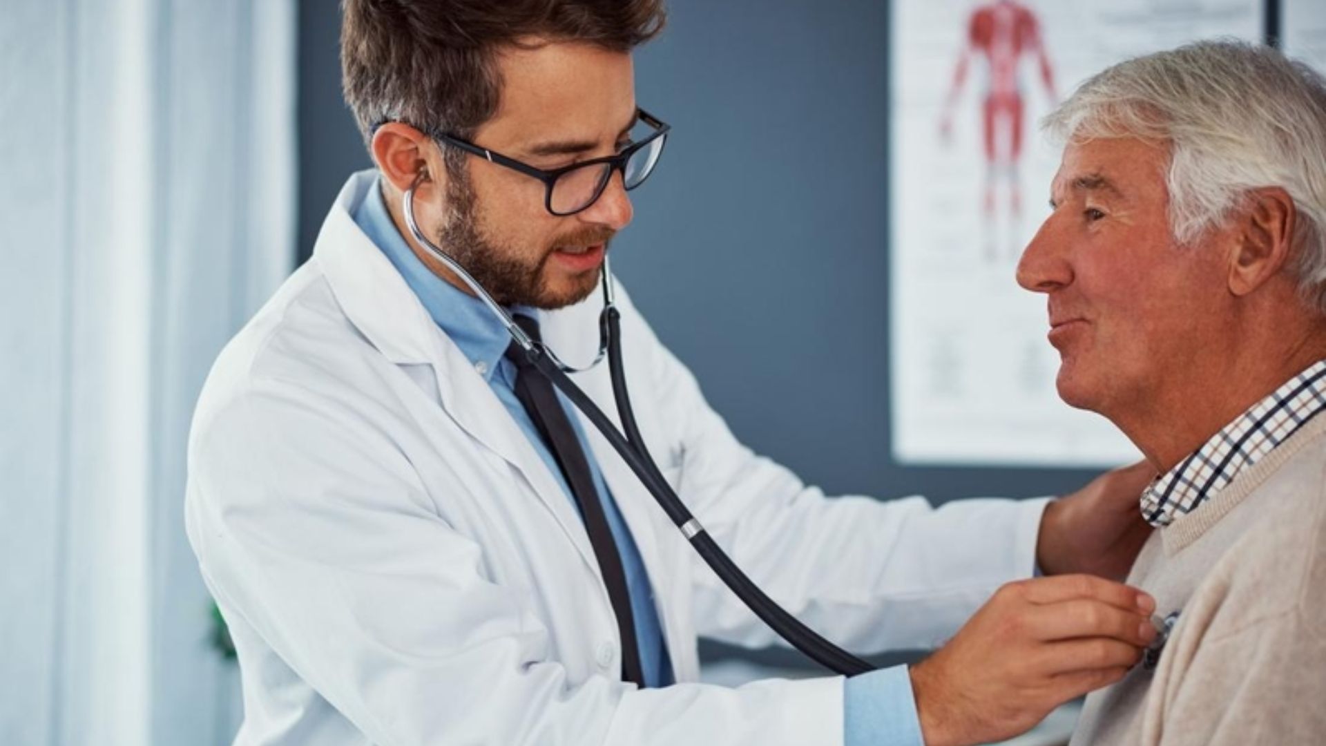 Chỉ tập trung nghe ở mặt trước ngực là một trong những sai lầm khi nghe phổi