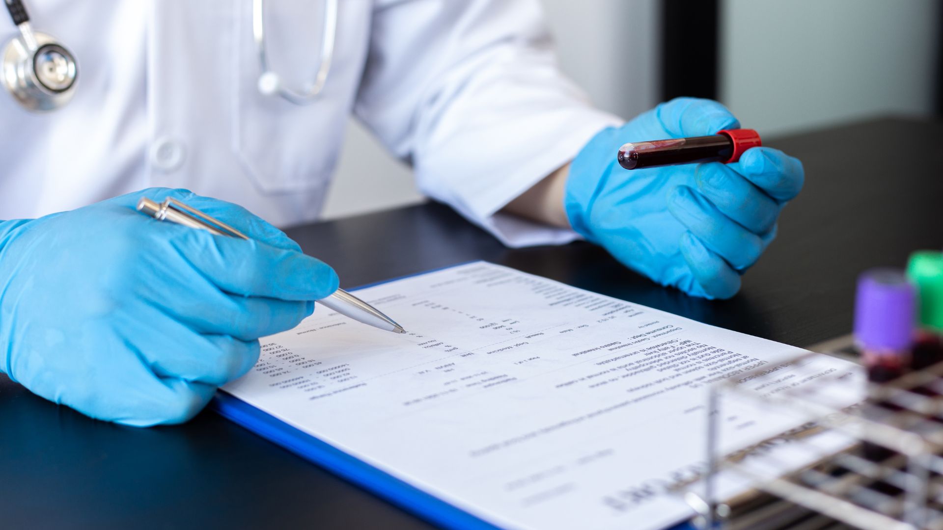 Việc hiểu rõ kết quả xét nghiệm máu là điều rất cần thiết để bạn có thể ghi nhớ và sử dụng khi cần