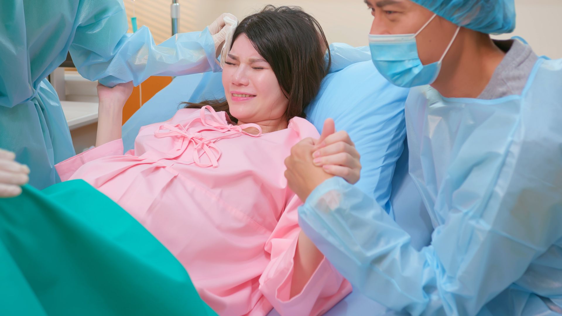 Nước ối thường xuất hiện trong giai đoạn chuyển dạ khi sinh