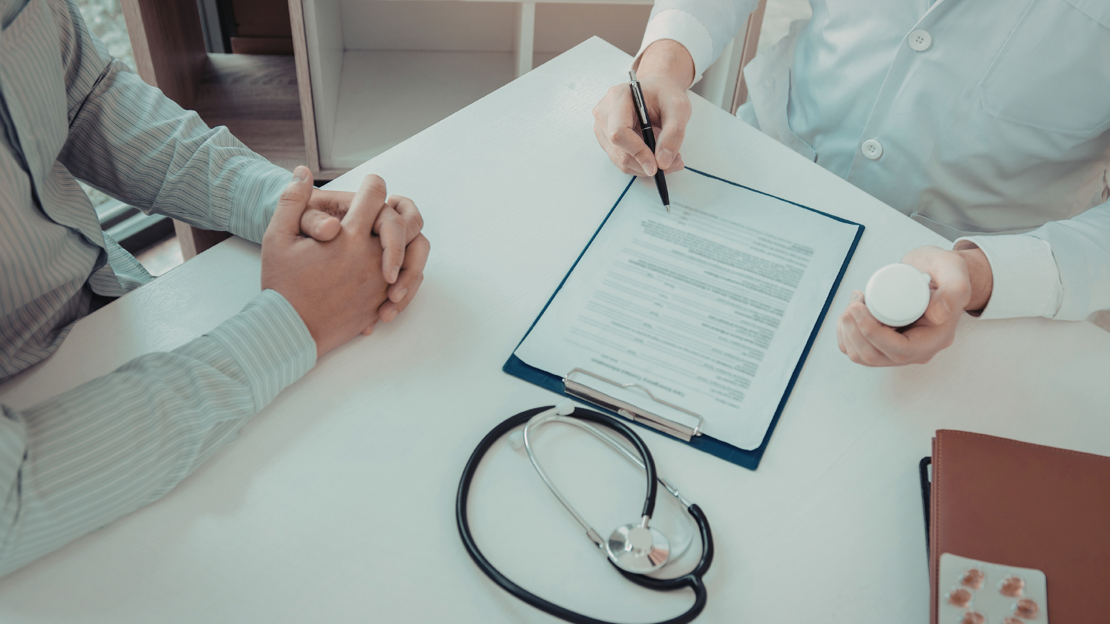 Khai thác tiền sử bệnh và triệu chứng là bước đầu tiên trong chẩn đoán sưng hạch bạch huyết