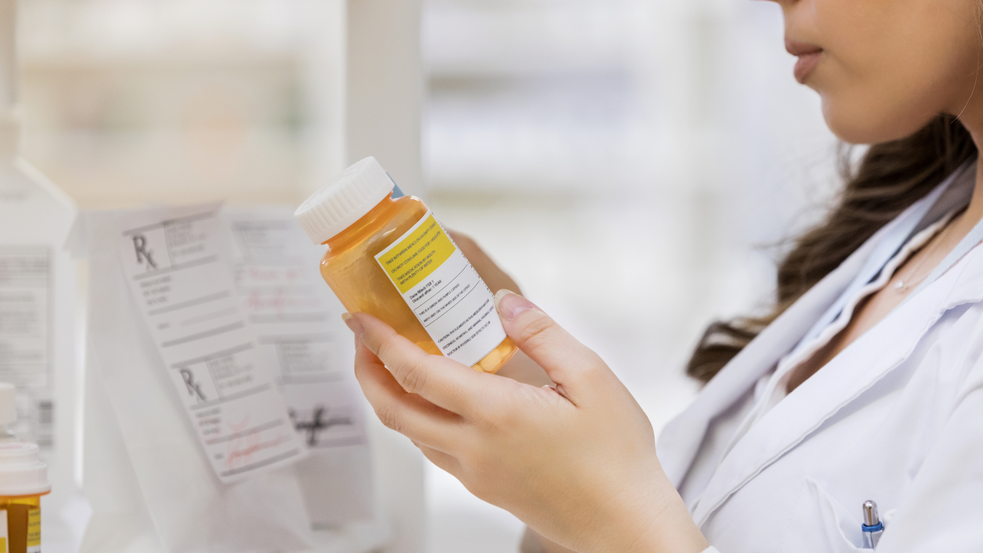 Đo liều đúng khi pha thuốc hạ sốt cho trẻ sơ sinh