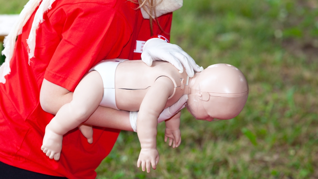 Cách sơ cứu khi trẻ bị sặc sữa: Hướng dẫn chi tiết cha mẹ cần biết 3