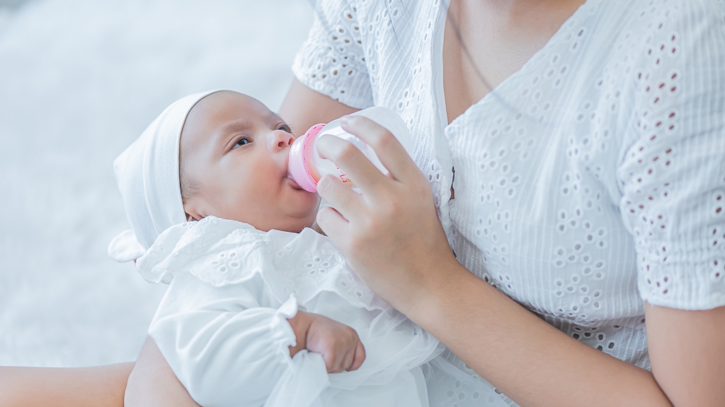 Cách sơ cứu khi trẻ bị sặc sữa: Hướng dẫn chi tiết cha mẹ cần biết 5