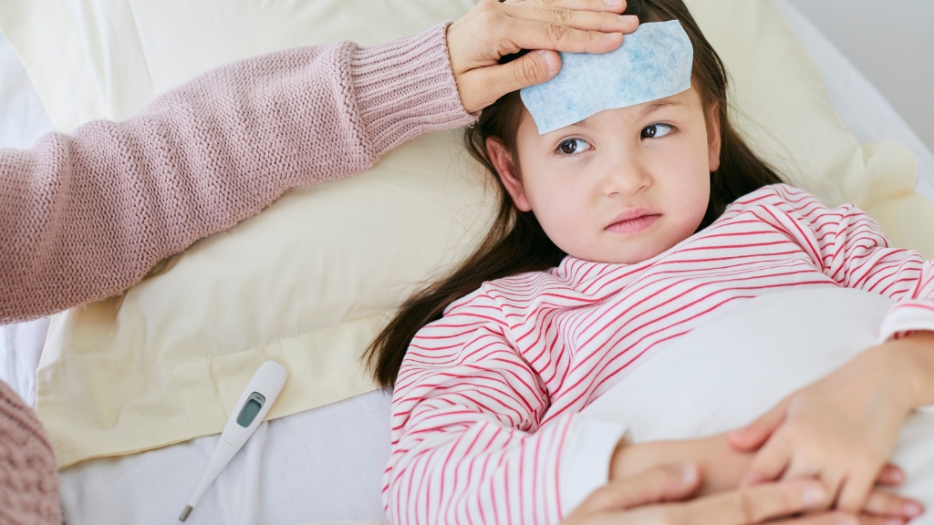 Cách sơ cứu trẻ bị sốt co giật: Cha mẹ cần biết gì để xử trí đúng cách? 5