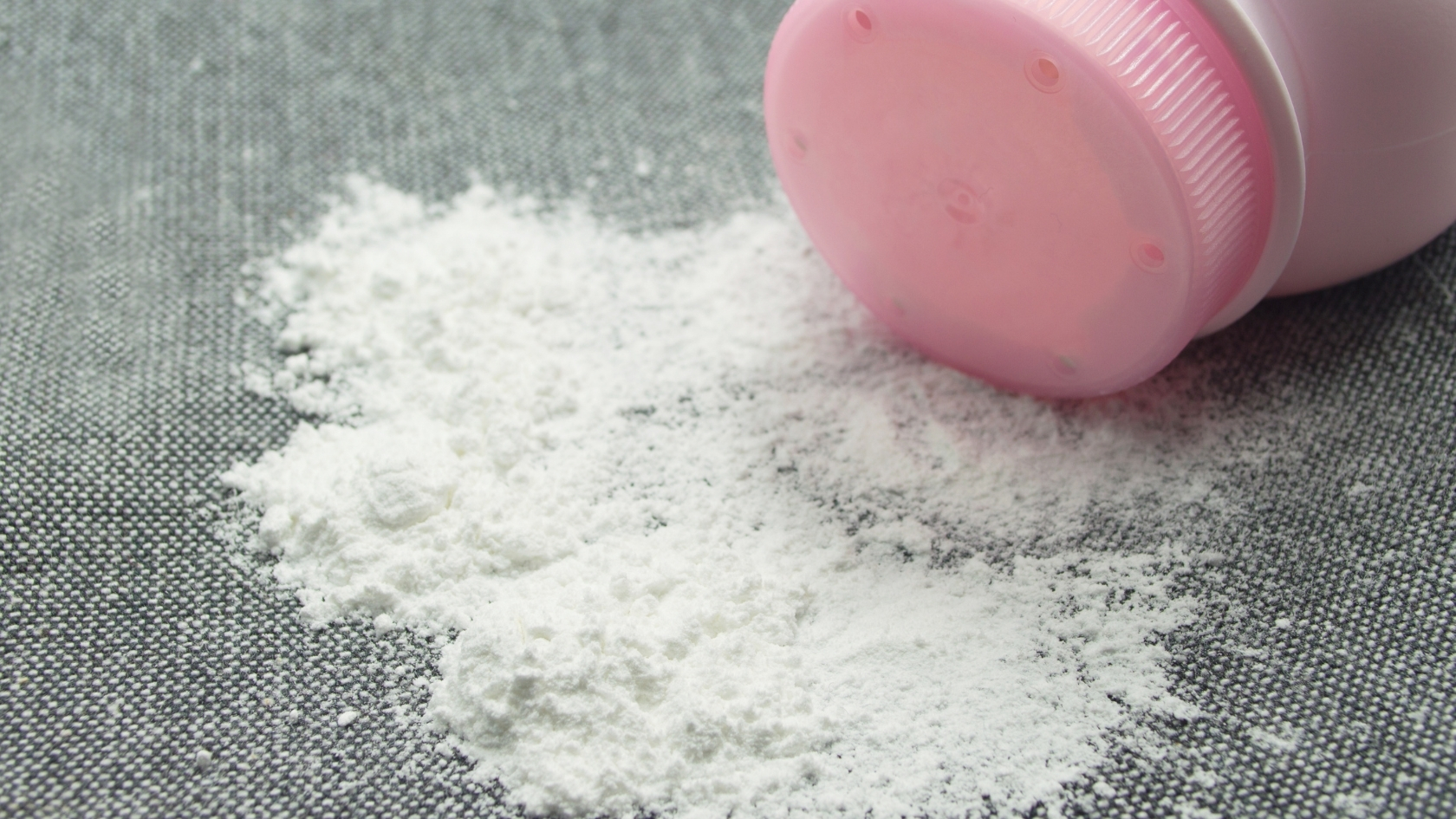 Phấn rôm em bé là sản phẩm dạng bột mịn, được thiết kế đặc biệt để chăm sóc làn da nhạy cảm của trẻ sơ sinh và trẻ nhỏ