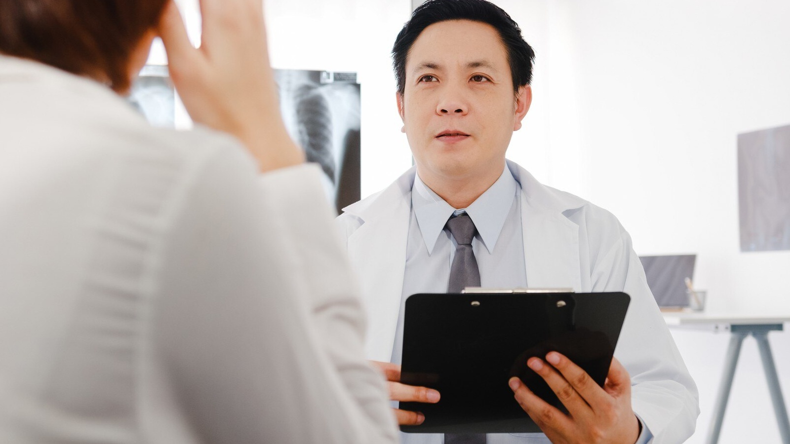 Theo dõi sức khỏe và phát triển thể chất định kỳ của trẻ