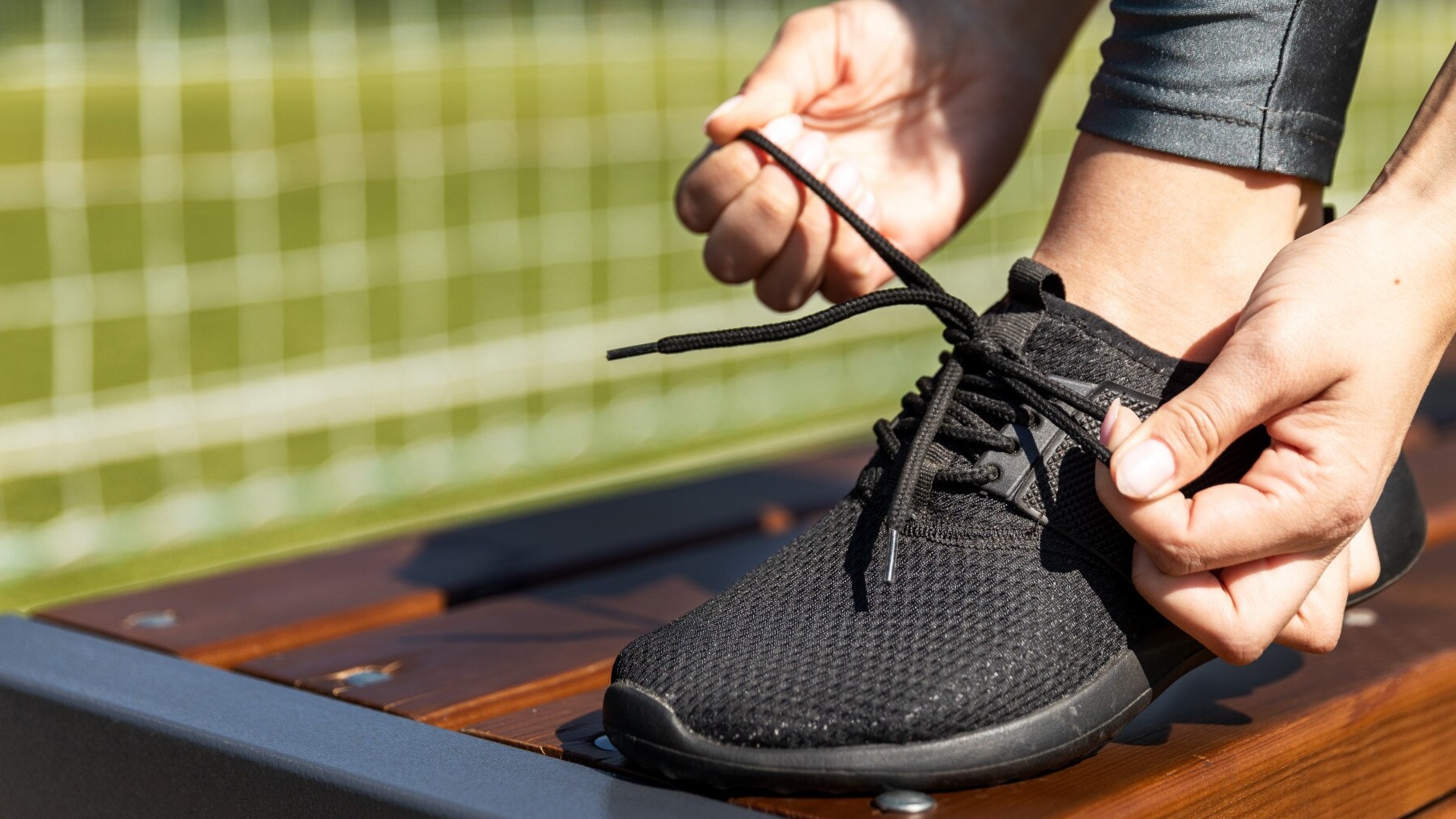 Chọn giày thông thoáng cũng là một cách trị hôi chân hiệu quả