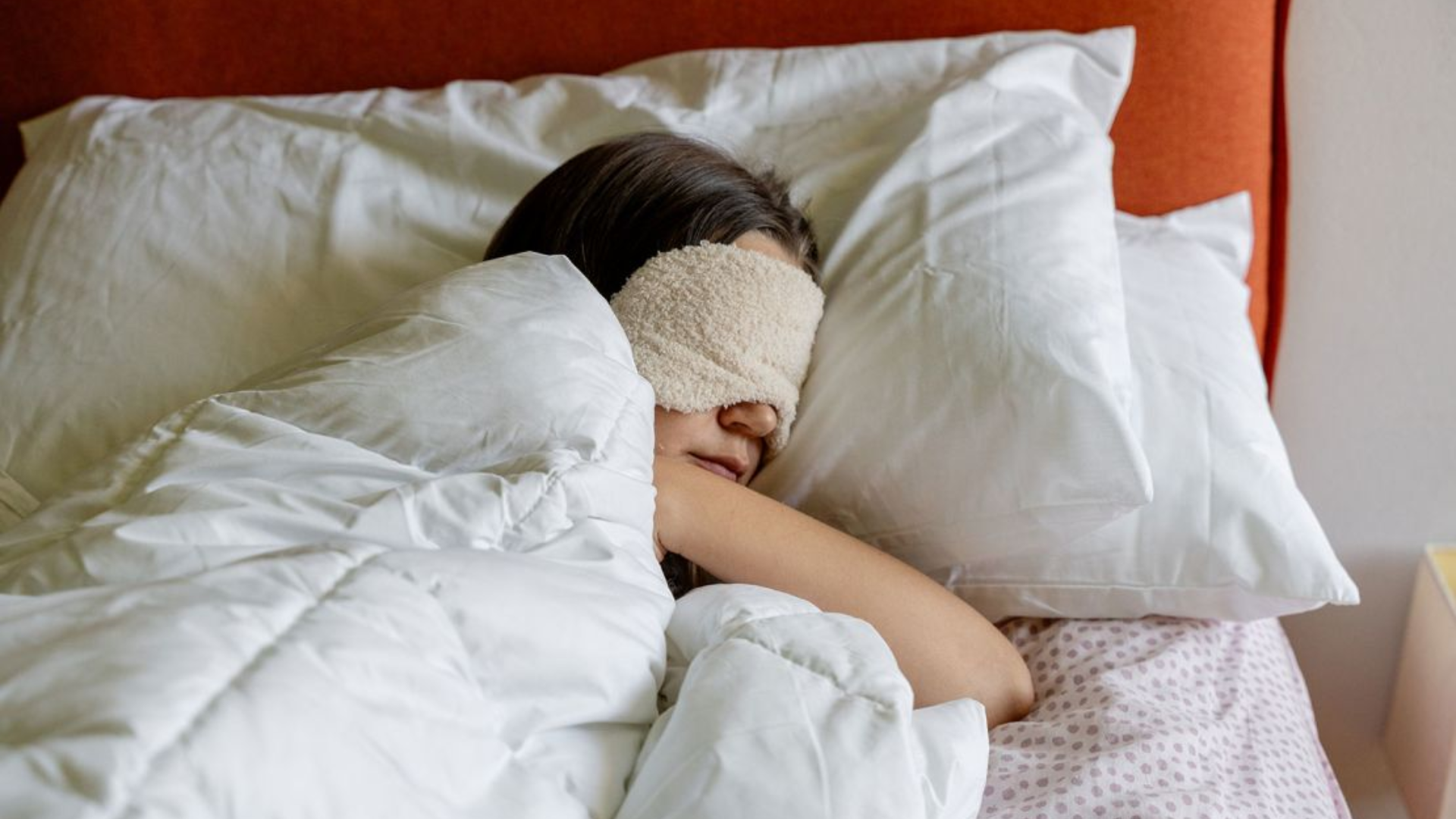 Duy trì lịch ngủ đều đặn mỗi ngày là cách đơn giản để trị mất ngủ ban đêm hiệu quả