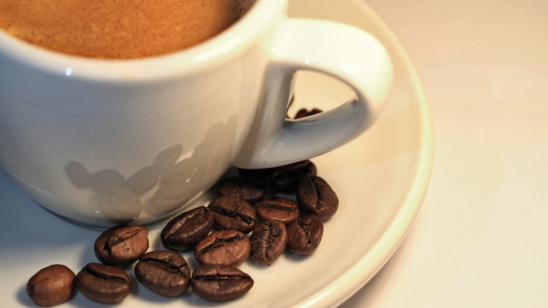 Hạn chế caffeine là cách trị mất ngủ cho người trẻ hiệu quả và an toàn