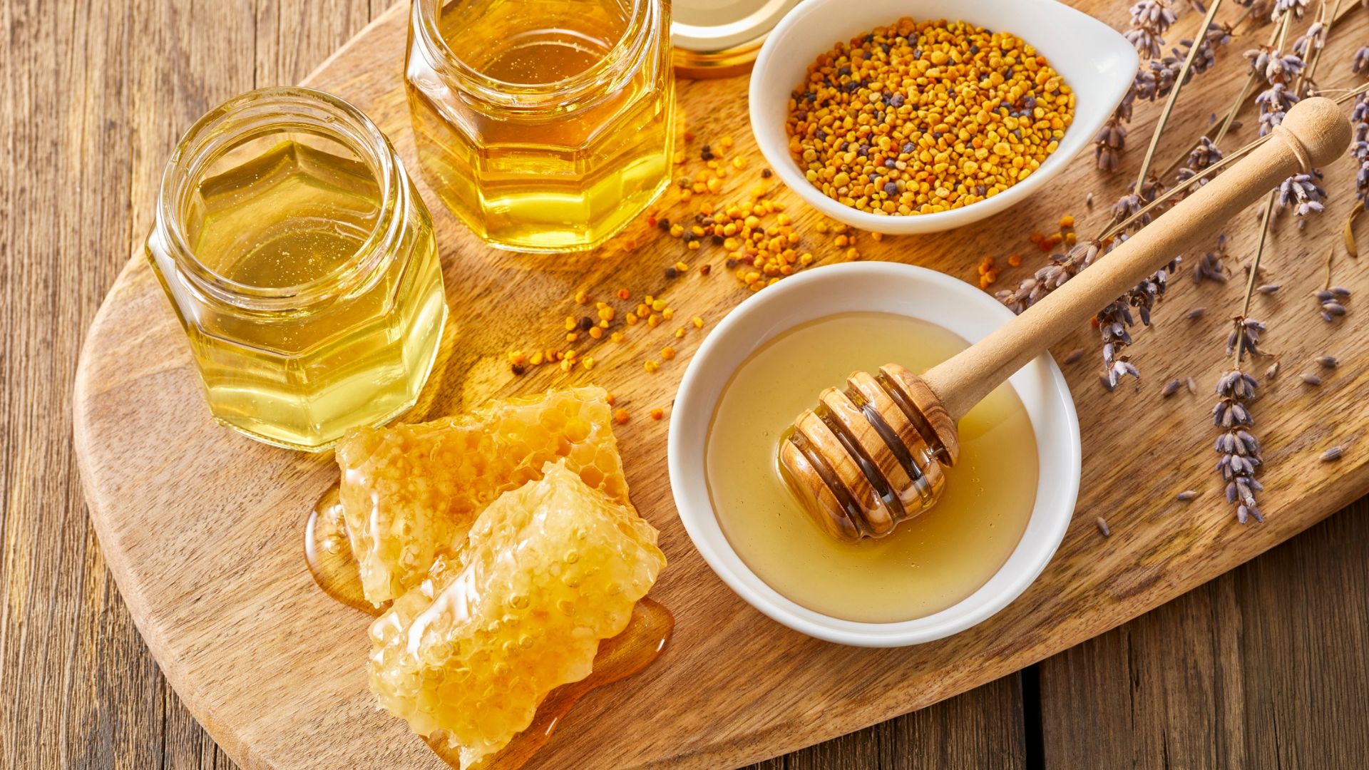 Bột sắn dây có thể kết hợp với mật ong để làm đẹp da tự nhiên