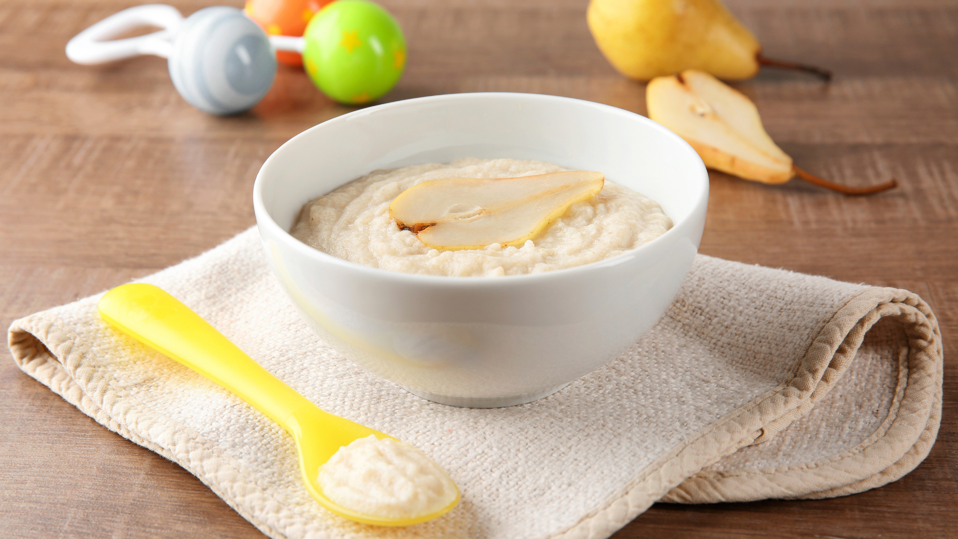 Ở giai đoạn 10 tháng tuổi, bé đã cần nhiều dưỡng chất hơn để phát triển toàn diện