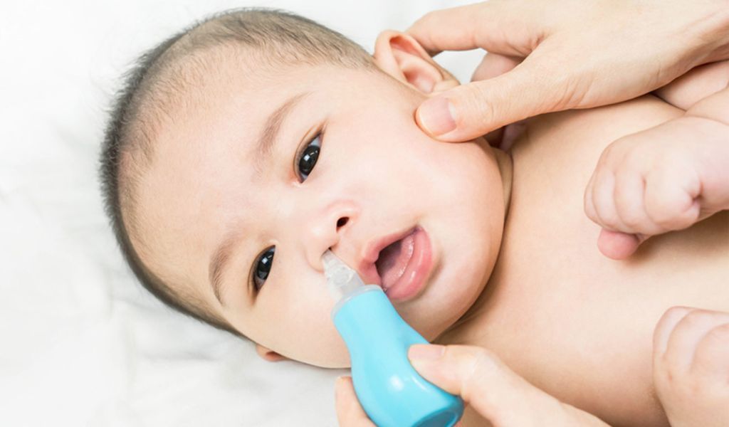 Cách xử lý khi trẻ bị ọc sữa lên mũi như thế nào là đúng? 2