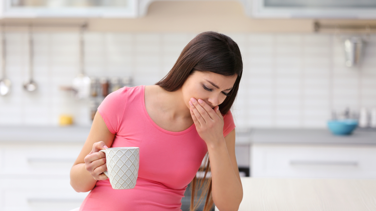 Buồn nôn (ốm nghén) là dấu hiệu thường gặp trong thai kỳ sớm