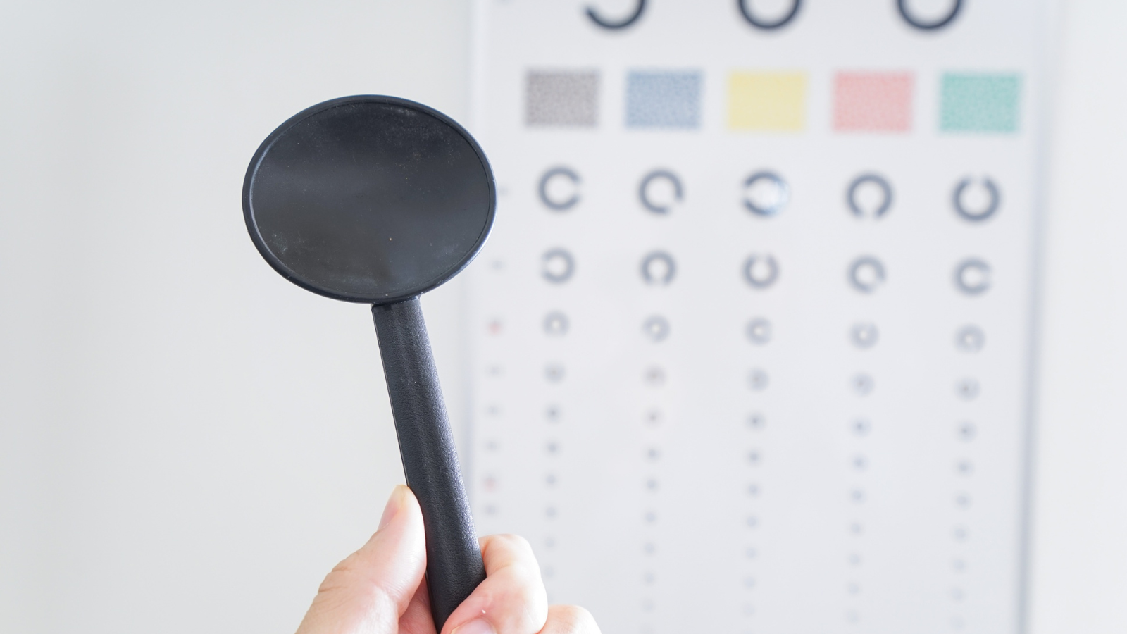 Nhóm này bao gồm những người có độ cận dưới 3 độ