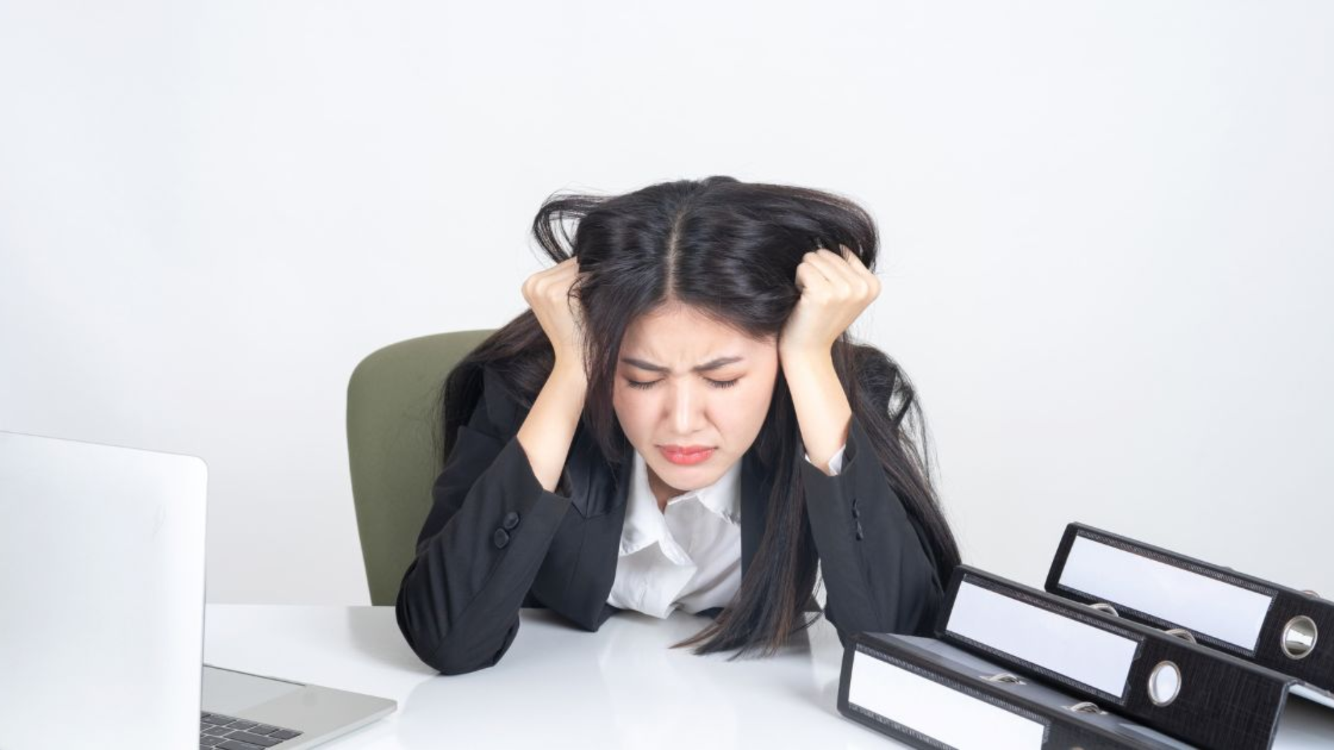 Kiểm soát stress, thư giãn mỗi ngày giúp giảm căng cơ hàm và ngăn cắn vào lưỡi hiệu quả