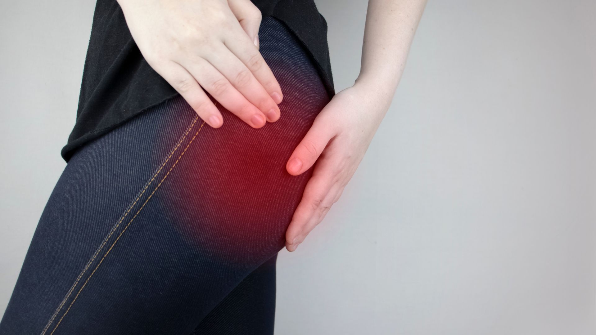 Đau hoặc tức vùng mông là một dấu hiệu của căng cơ mông