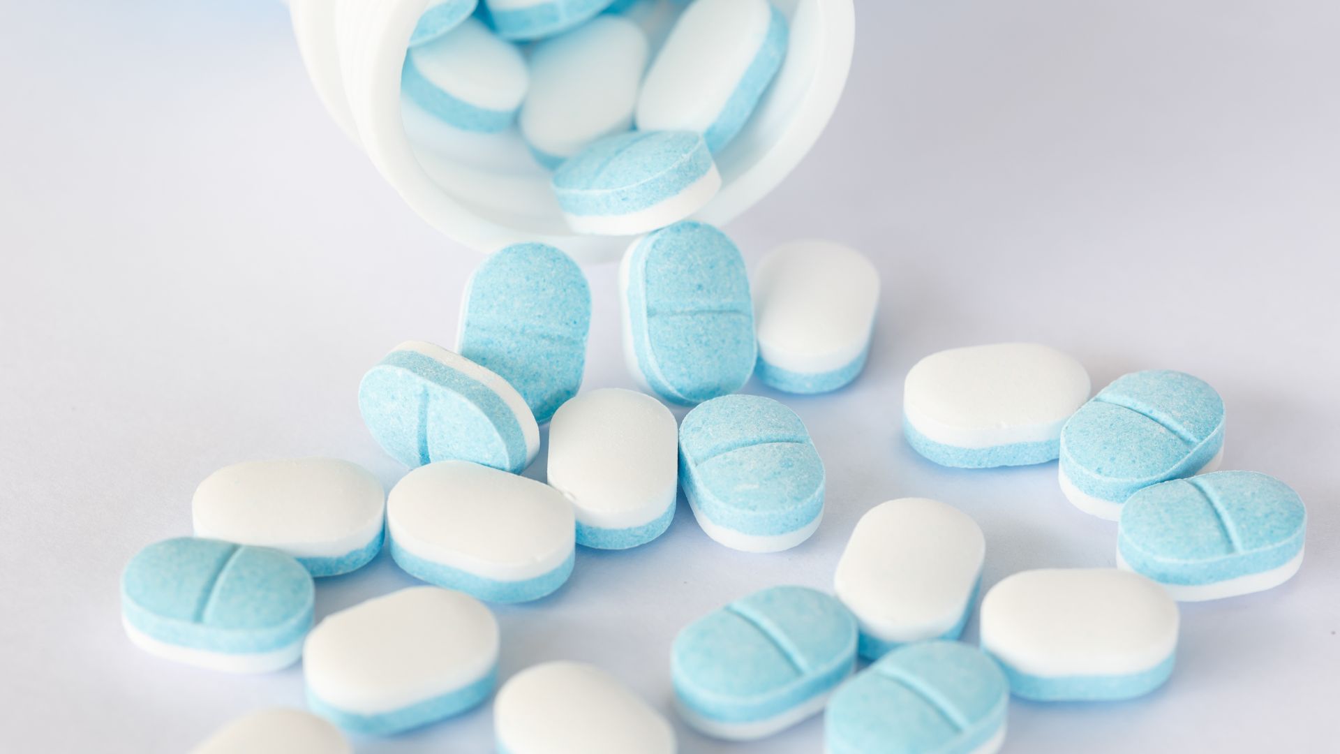 Bác sĩ có thể chỉ định cho người bị căng cơ mông sử dụng thuốc giãn cơ