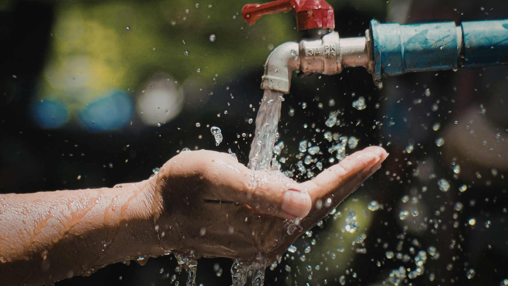 Rửa tay và vệ sinh cơ thể sạch sẽ sau lao động để phòng tránh bệnh