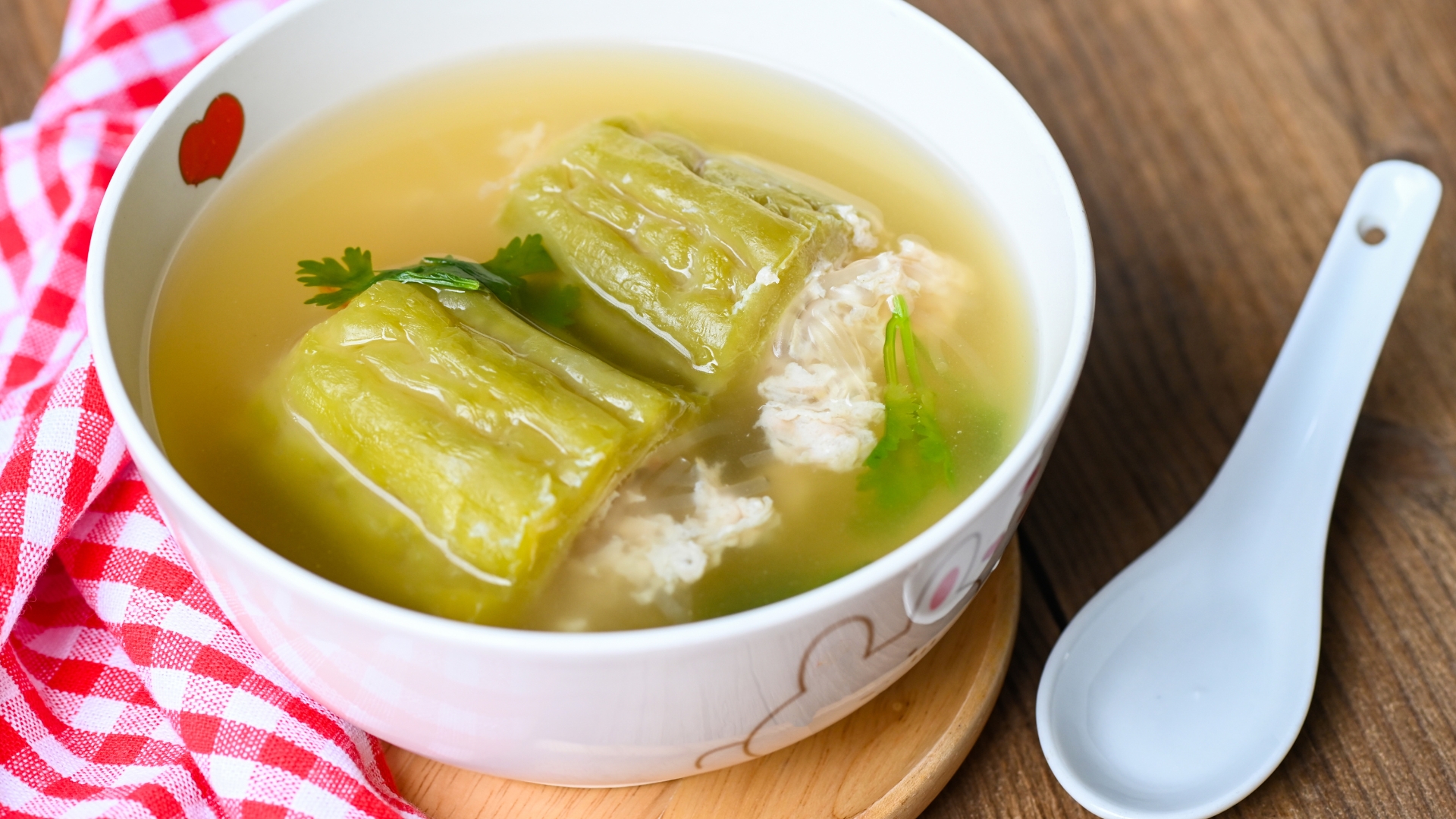 Ưu tiên chế biến chín mướp đắng và tránh sử dụng các dạng cô đặc, tinh chất
