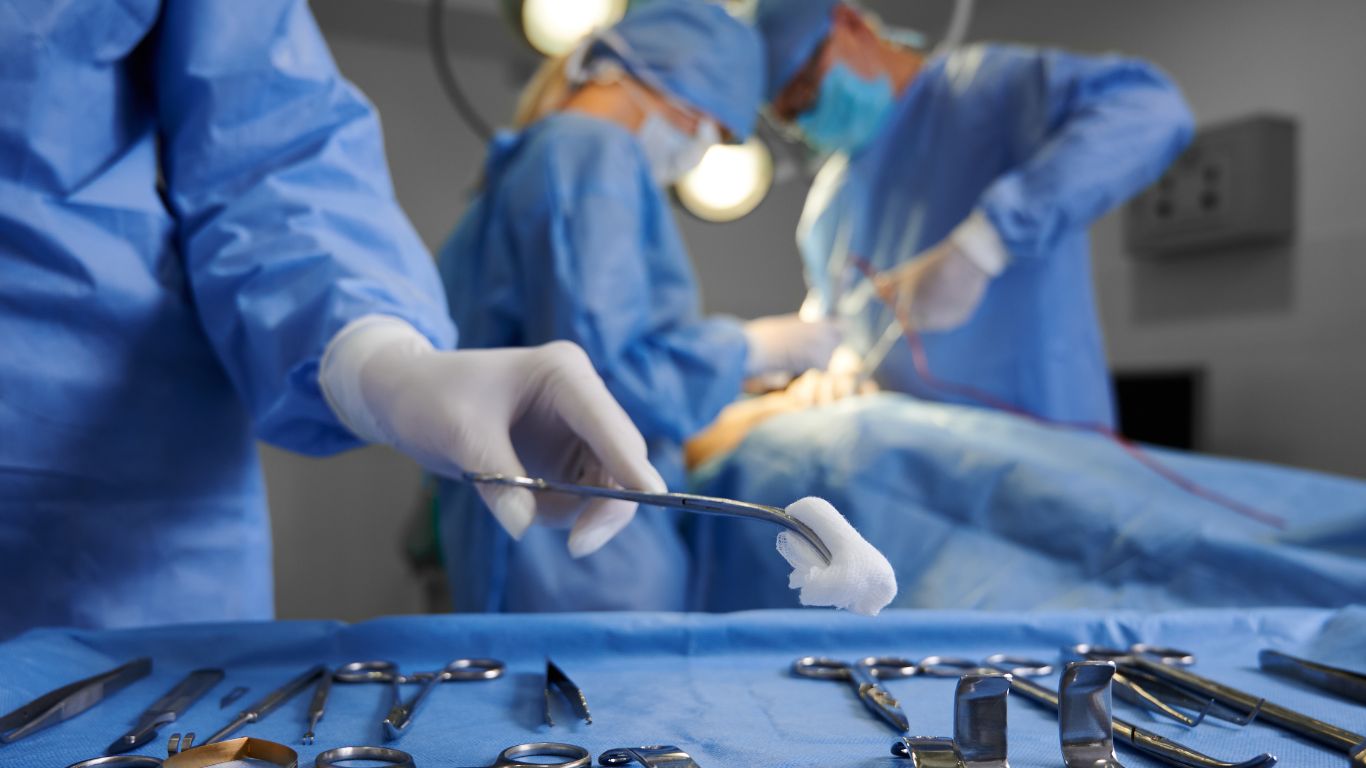 Cắt polyp trực tràng có nguy hiểm không​? Có những phương pháp cắt polyp trực tràng nào? 3
