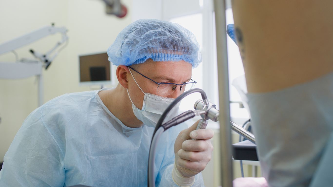 Cắt polyp trực tràng​: Quy trình thực hiện và cách vệ sinh sau khi cắt 2