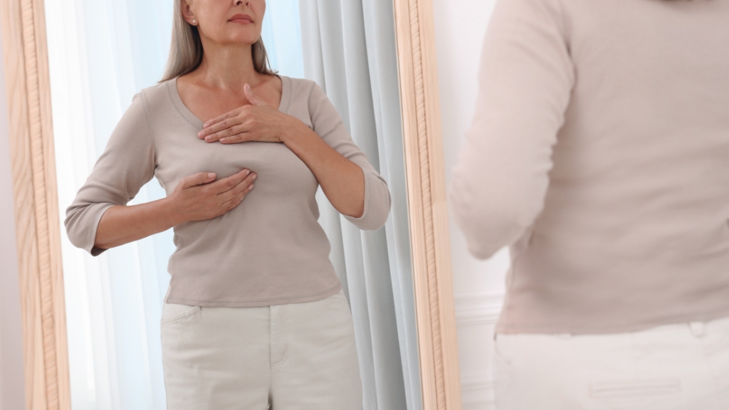 Cách tự khám vú tại nhà để nhận biết ngực bình thường