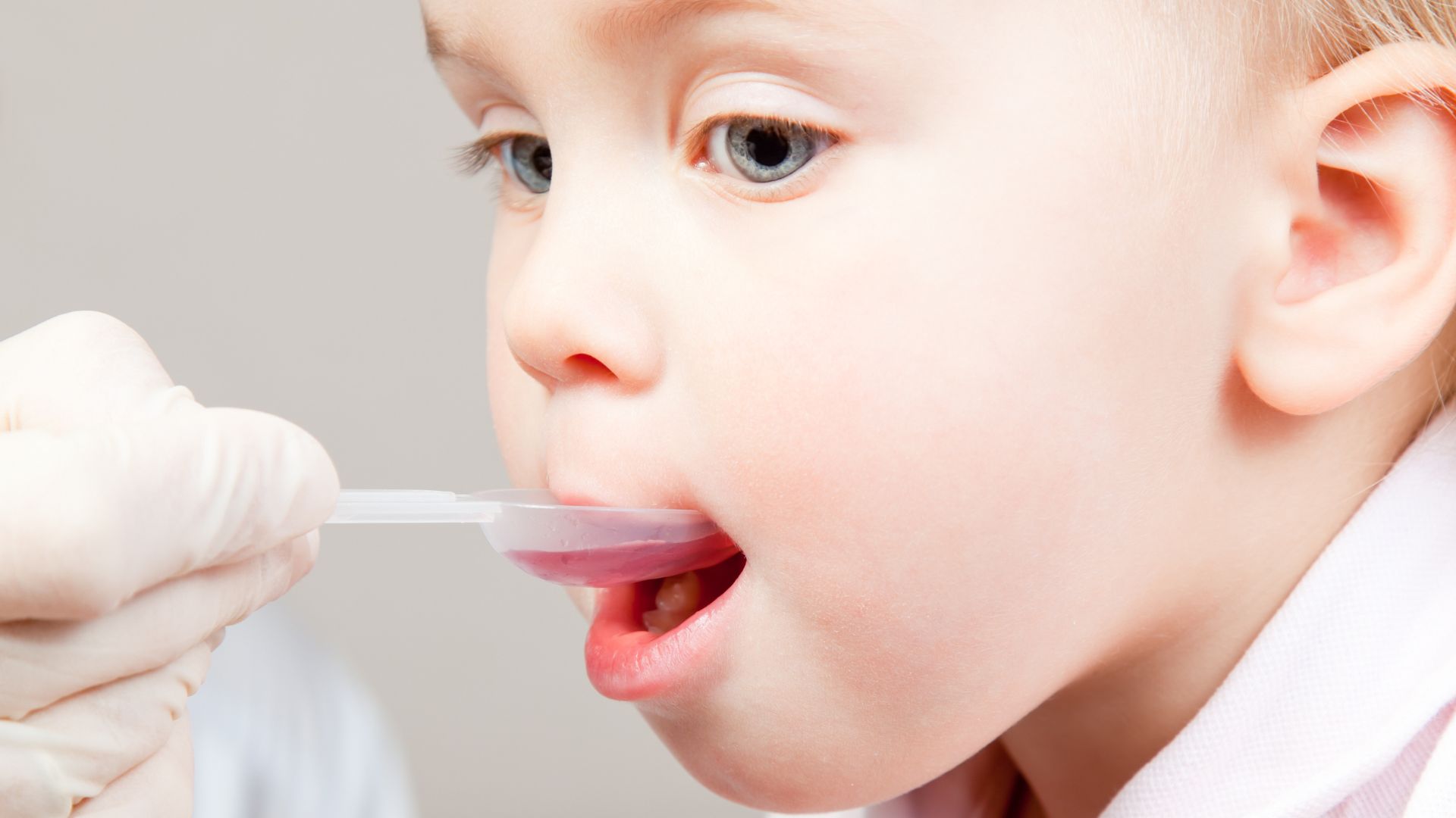 Cha mẹ cần chú ý tuân thủ đúng liều lượng khuyến nghị để việc bổ sung vitamin D3 K2 cho trẻ mang lại hiệu quả tốt