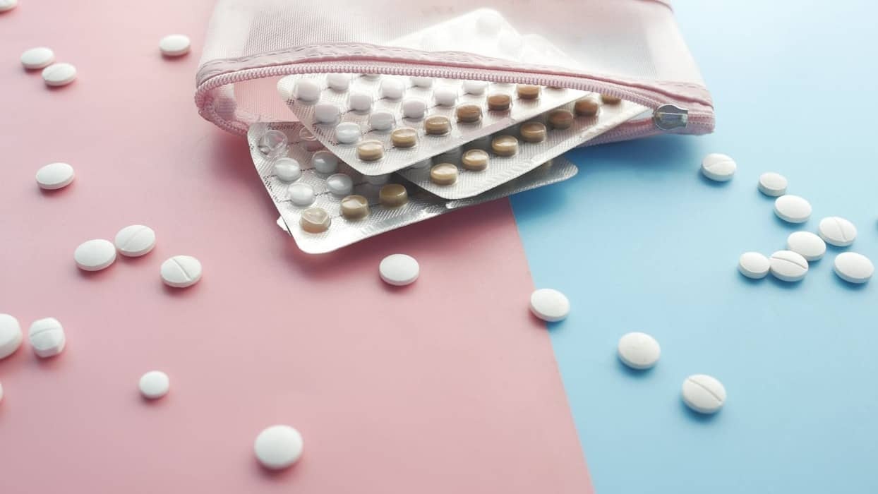 Sử dụng thuốc để cân bằng lại nồng độ hormone tuyến giáp nếu chậm kinh do tuyến giáp