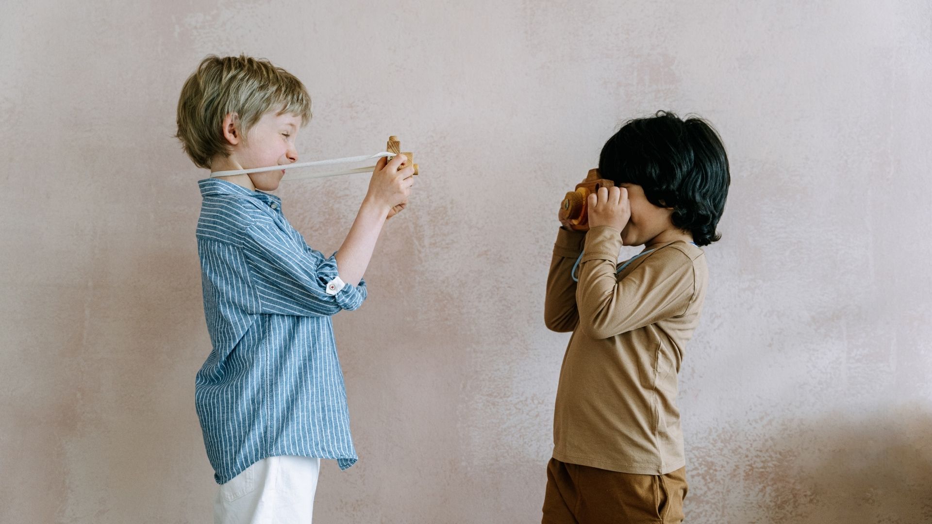 Trẻ bị chậm phát triển tâm thần gặp khó khăn trong sinh hoạt