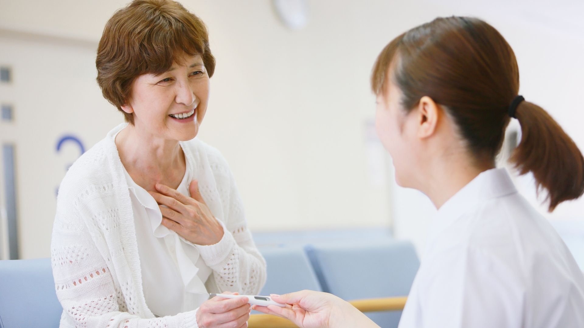 Thường xuyên lắng nghe và trò chuyện với người bệnh là việc làm cần thiết