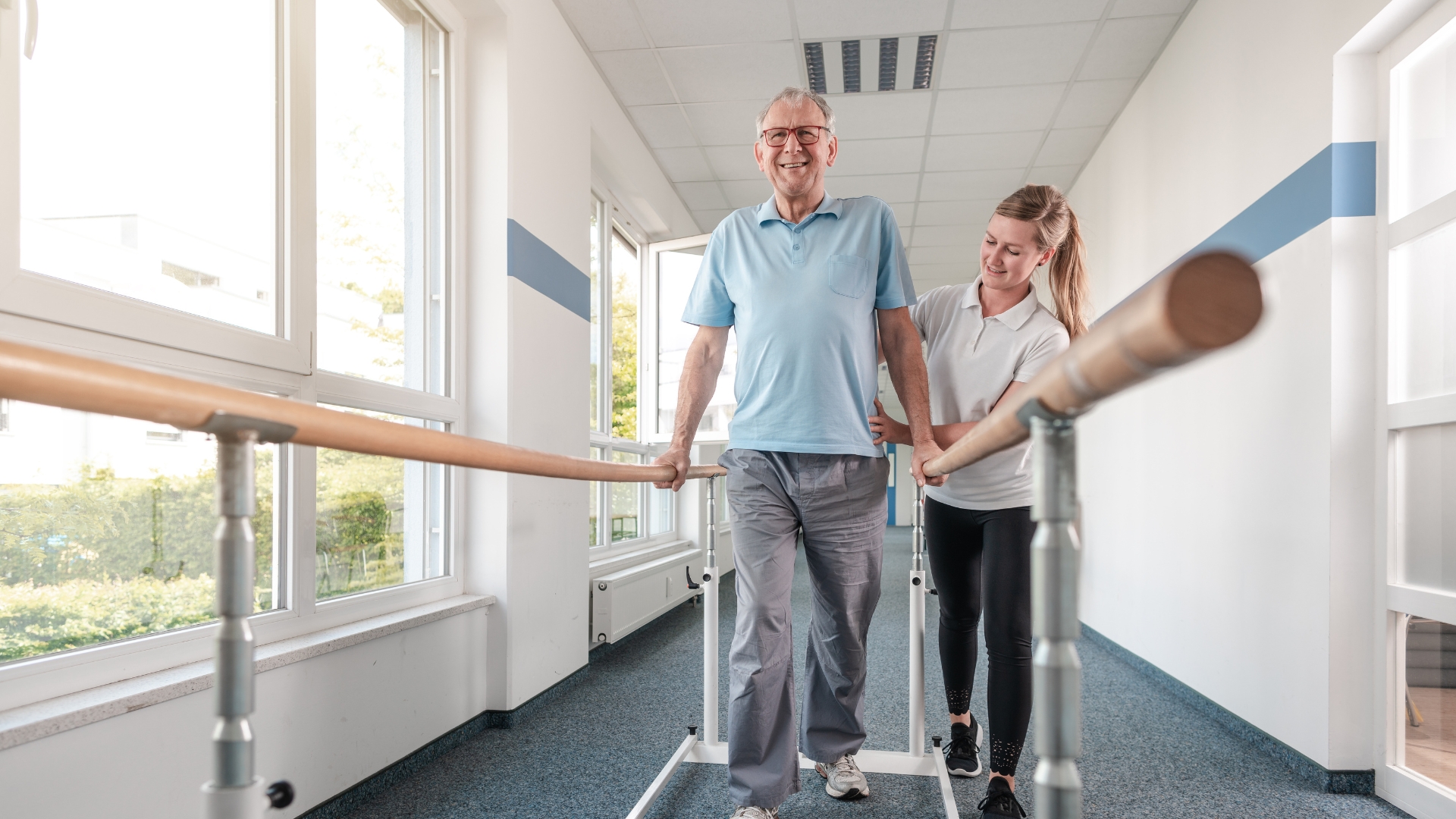 Phục hồi vận động đúng cách giúp hạn chế liệt nửa người và tăng khả năng tự sinh hoạt