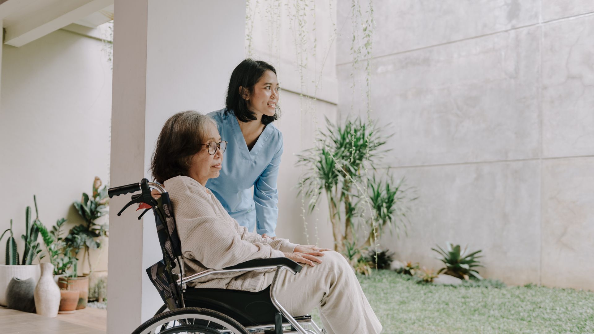 Chăm sóc sức khỏe người cao tuổi giúp đảm bảo sức khỏe thể chất lẫn tinh thần