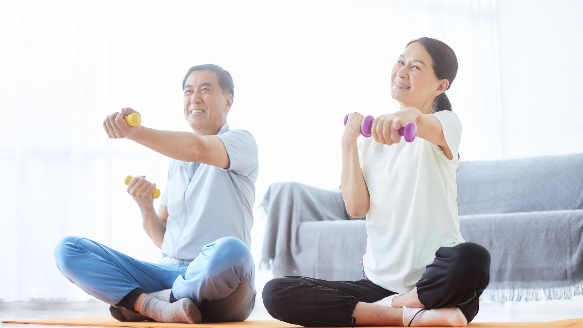 Người cao tuổi nên tập thể dục nhẹ nhàng và đều đặn mỗi ngày