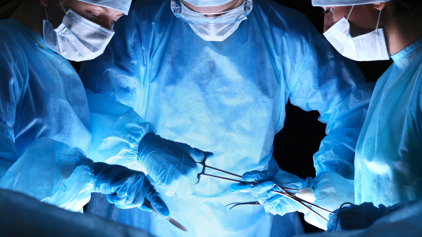 Phẫu thuật chỉnh hình và cố định lại phần xương sọ bị gãy