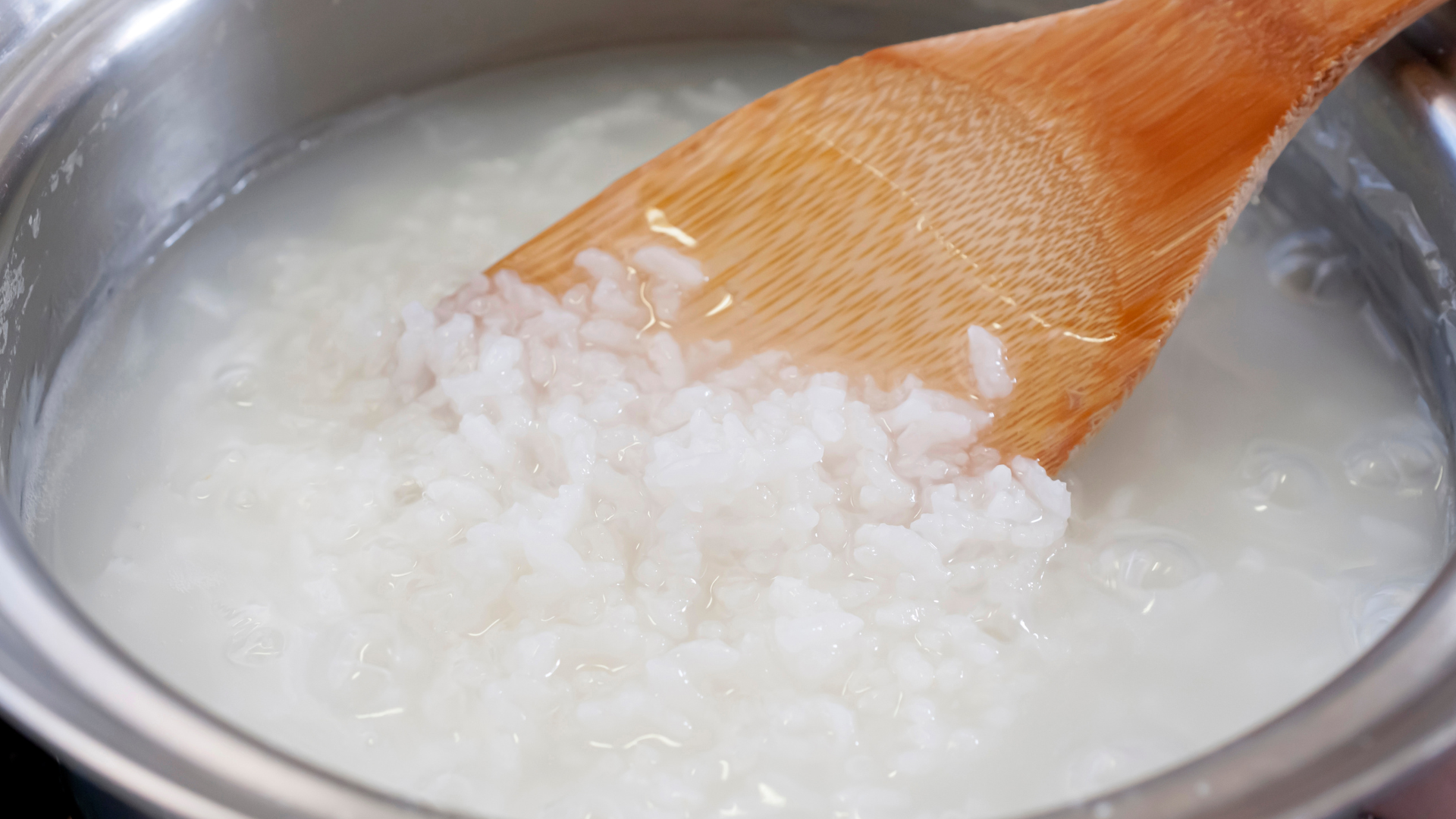 Mẹ nên điều chỉnh độ đặc theo độ tuổi