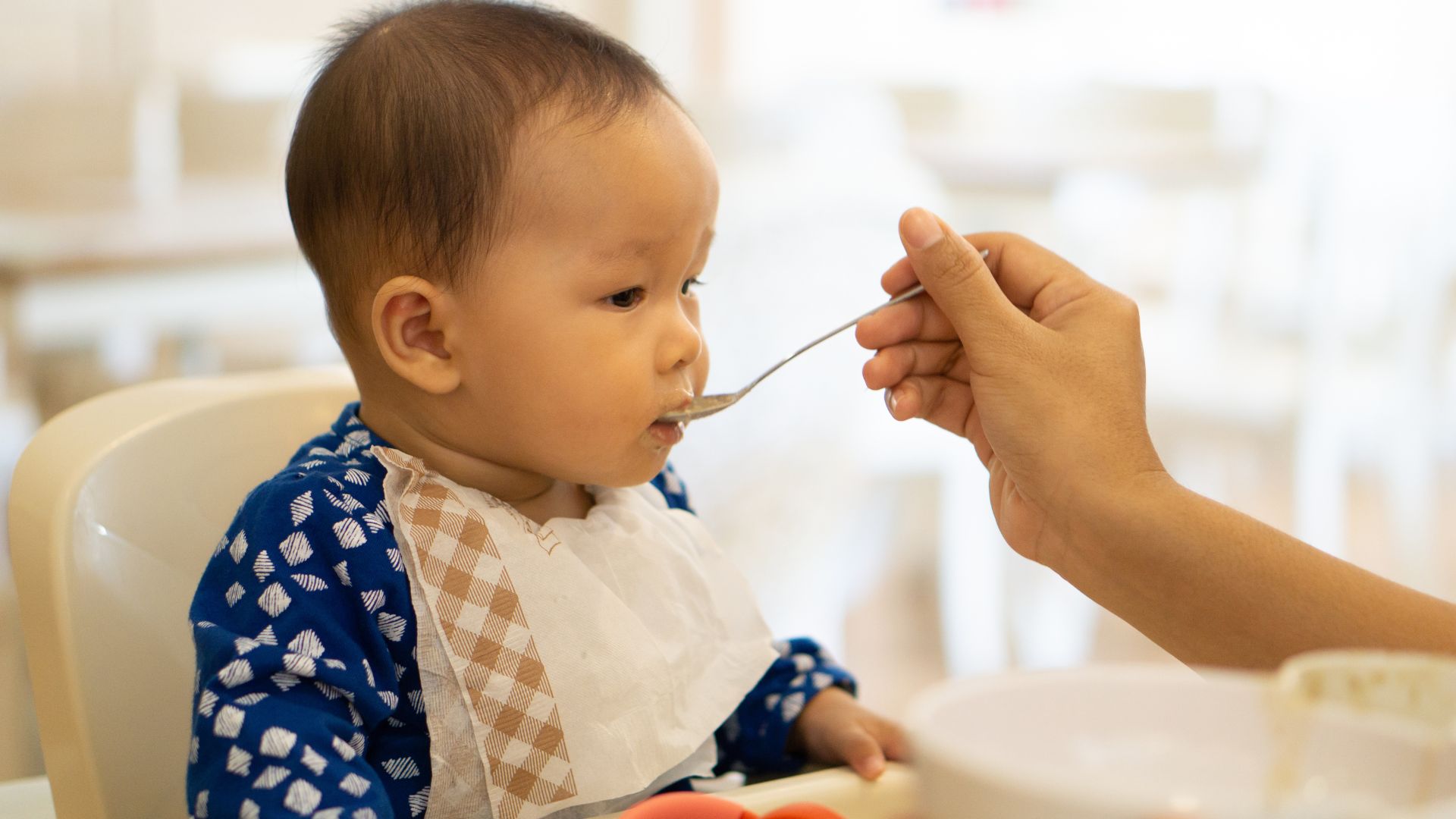 Thông thường bé từ 6 tháng tuổi đã có thể ăn cháo gà