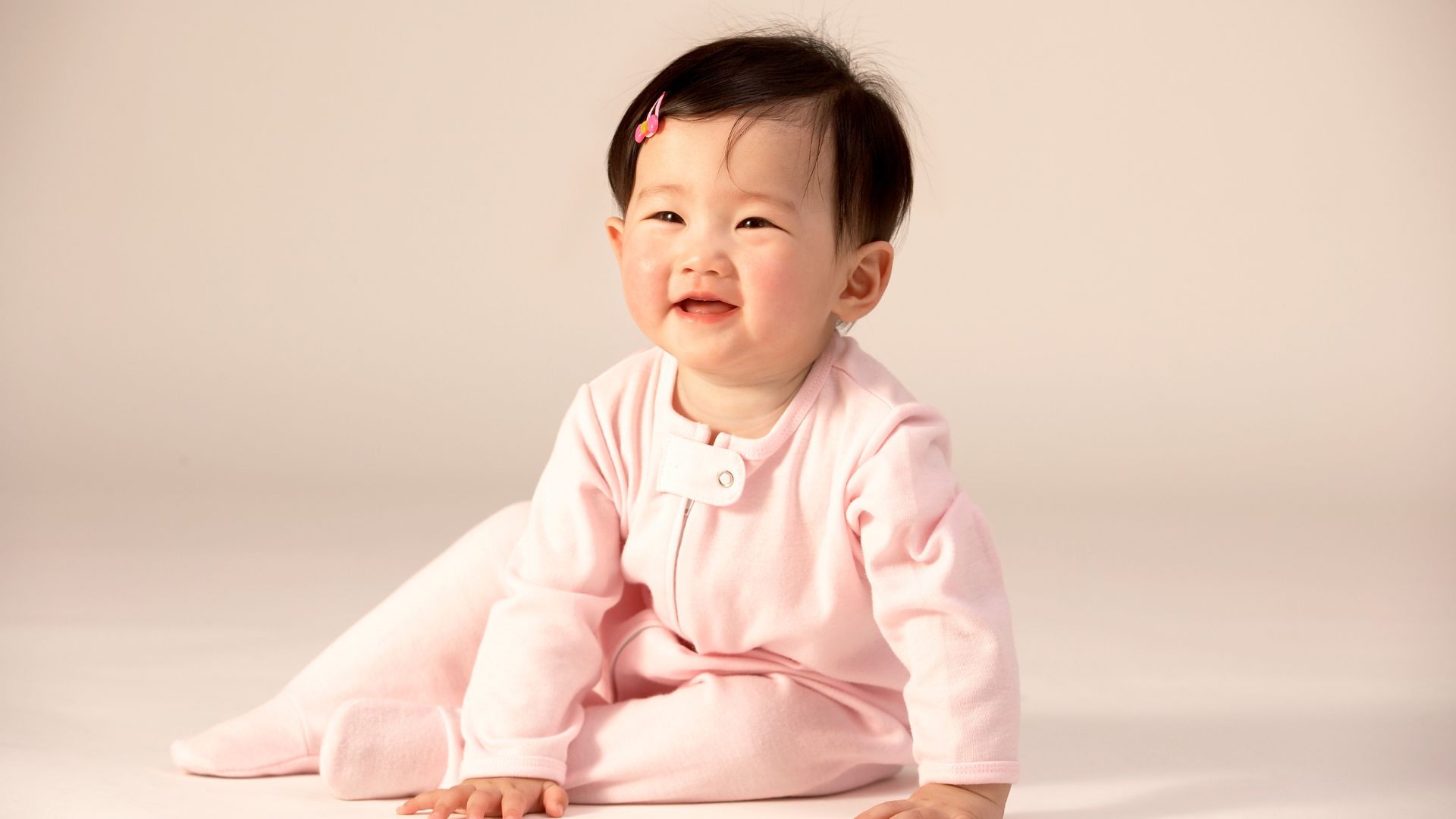 Ba mẹ cũng nên theo dõi các chỉ số phát triển của con bên cạnh việc bổ sung cháo gà cho bé