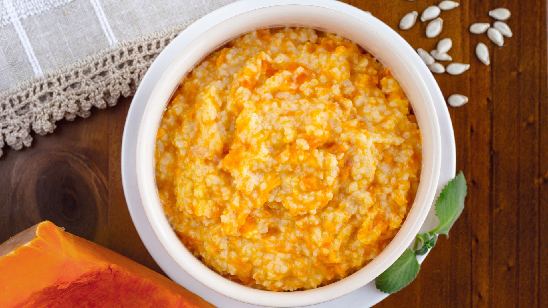 Cháo tôm nấu với bí đỏ rất giàu chất dinh dưỡng cần thiết cho trẻ phát triển