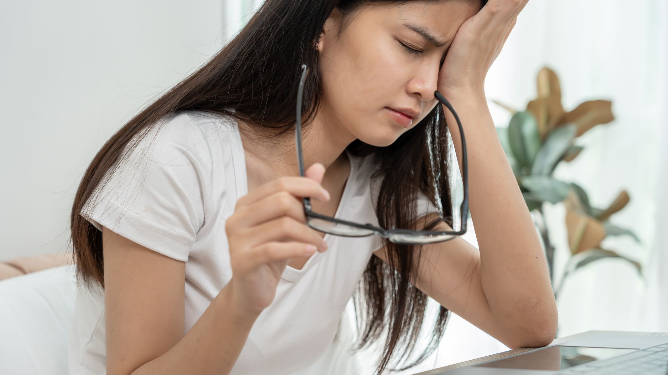 Trong quá trình điều trị, người bệnh không nặn hoặc dụi mắt