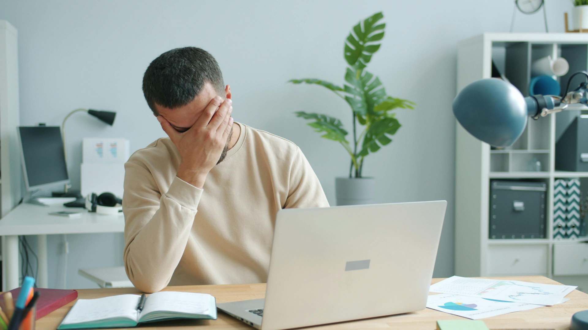 Nhiều áp lực cùng lúc khiến tinh thần nặng nề, dễ giữ lại tiêu cực và nuôi dưỡng chấp niệm