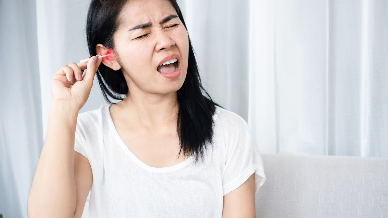 Chảy dịch ở vành tai còn có thể xuất phát từ thói quen vệ sinh không đúng cách