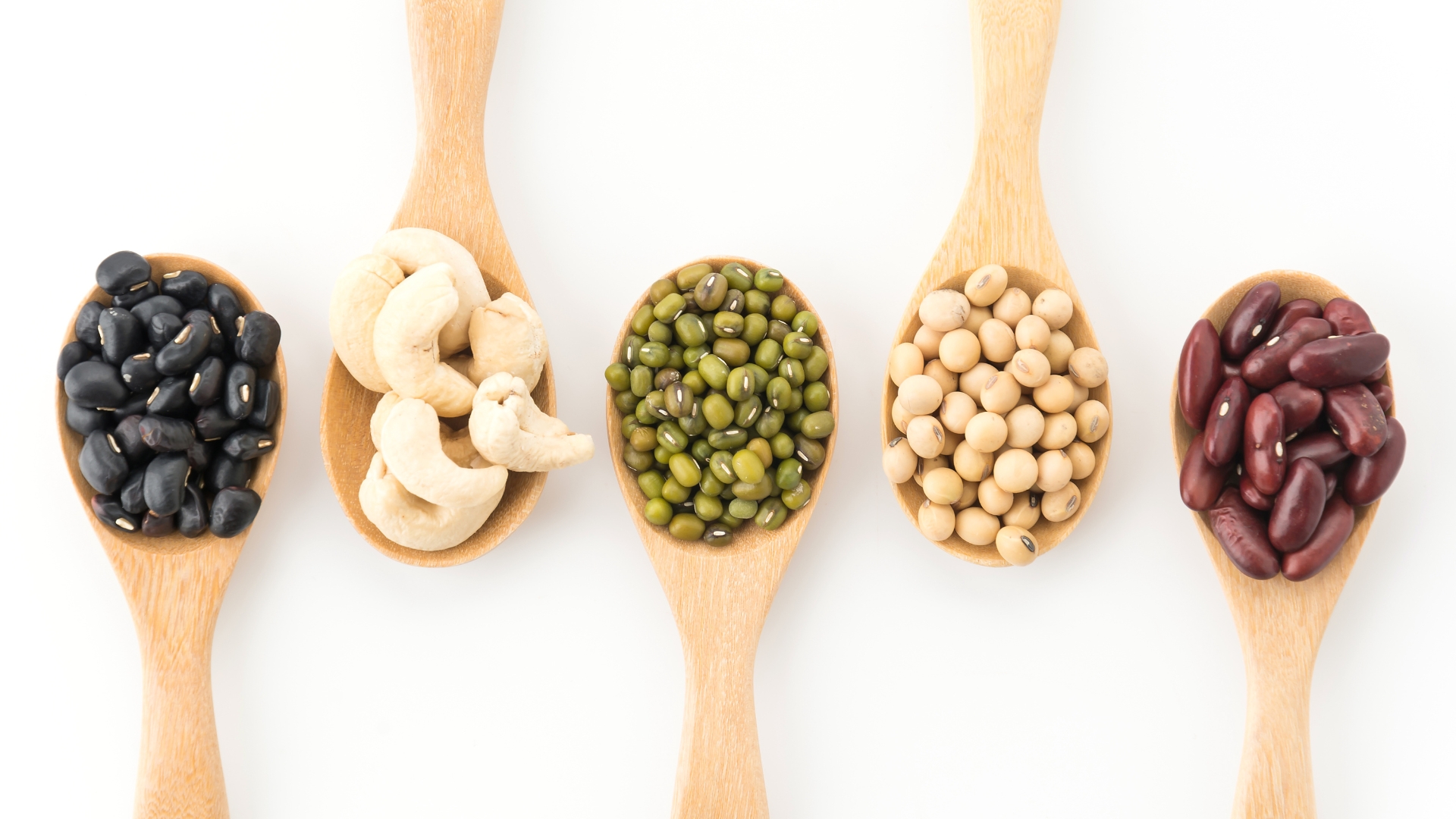 Đậu đen, đậu đỏ, đậu xanh và đậu lăng chứa carbohydrate hấp thu chậm, giàu chất xơ và protein thực vật