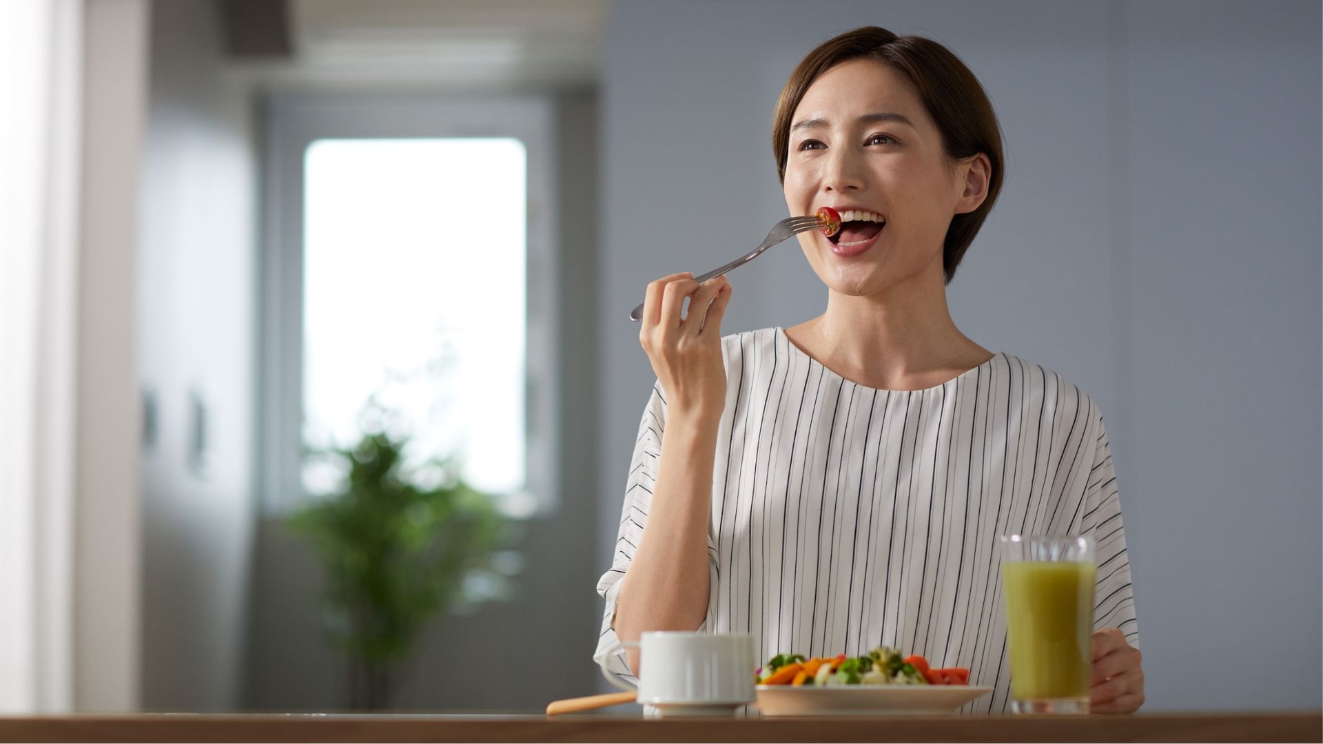 Người trưởng thành nên kết hợp cân đối giữa các nhóm chất và đặc biệt ưu tiên sử dụng chất xơ