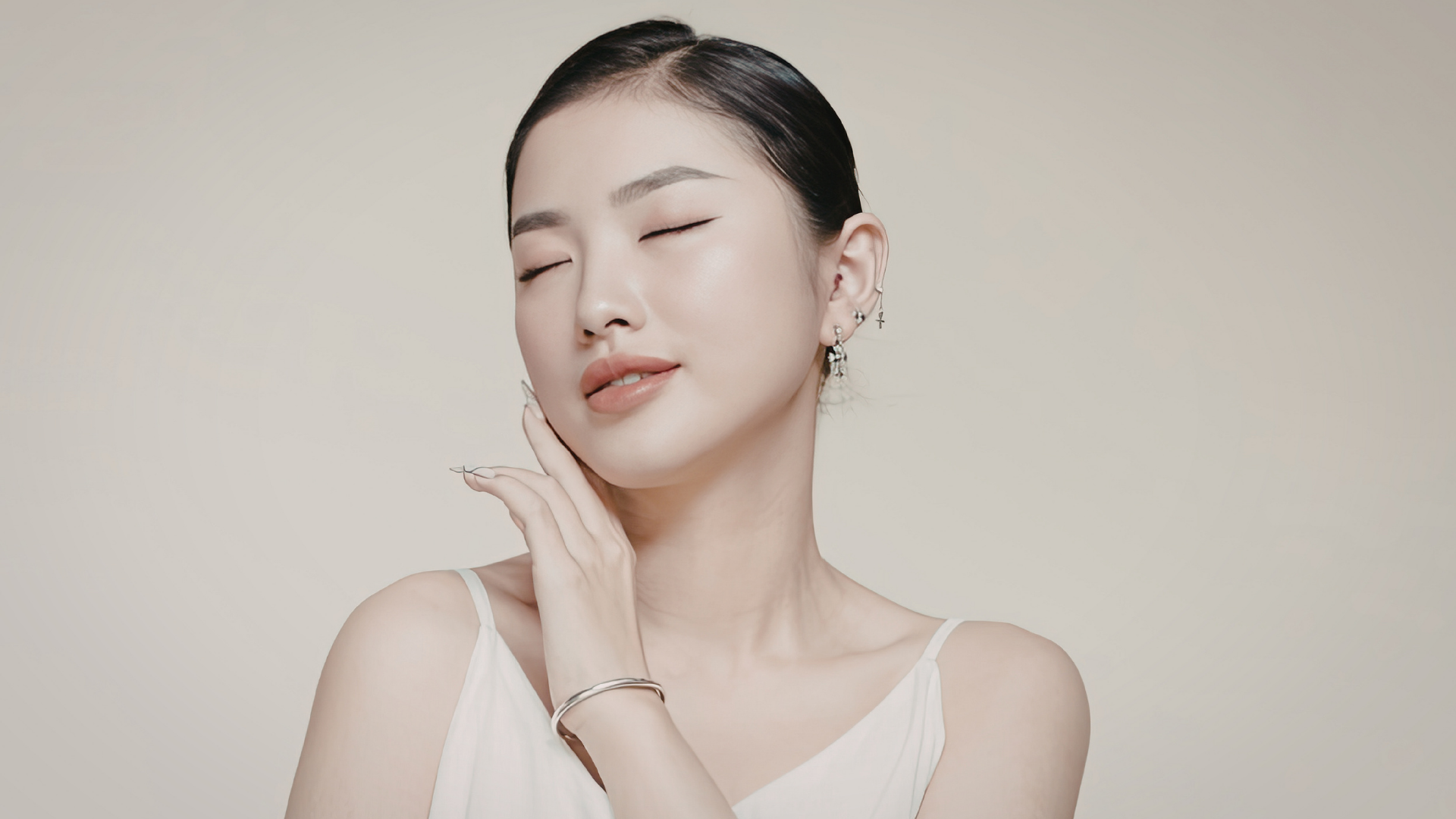 Chè dưỡng nhan có tác dụng gì? Giúp dưỡng ẩm da, cải thiện đàn hồi và giúp da mềm mại tự nhiên