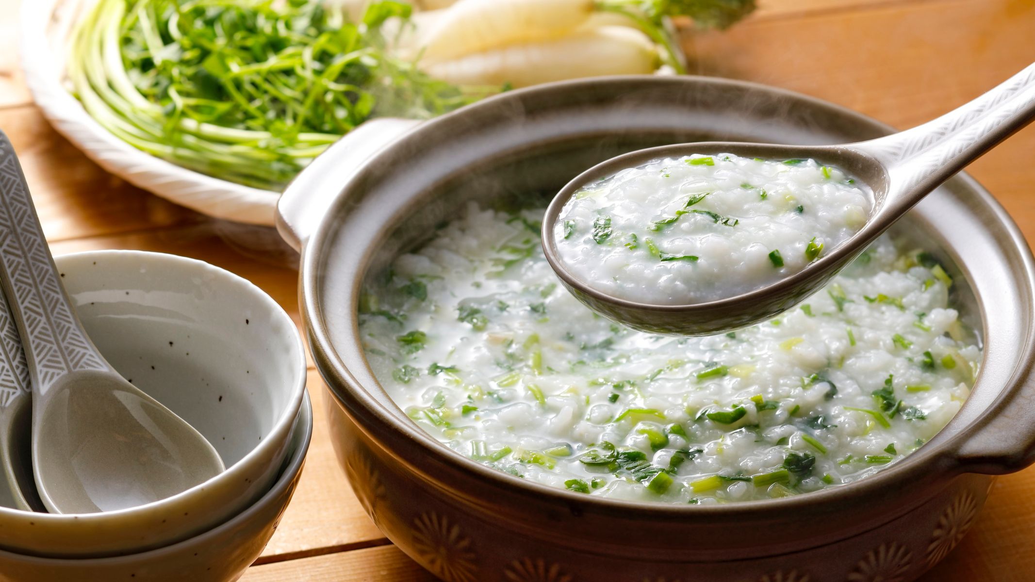 Trong những ngày đầu sau mổ, người bệnh nên ăn các thực phẩm mềm, lỏng như cháo, súp, canh, giúp dạ dày dễ tiêu hóa