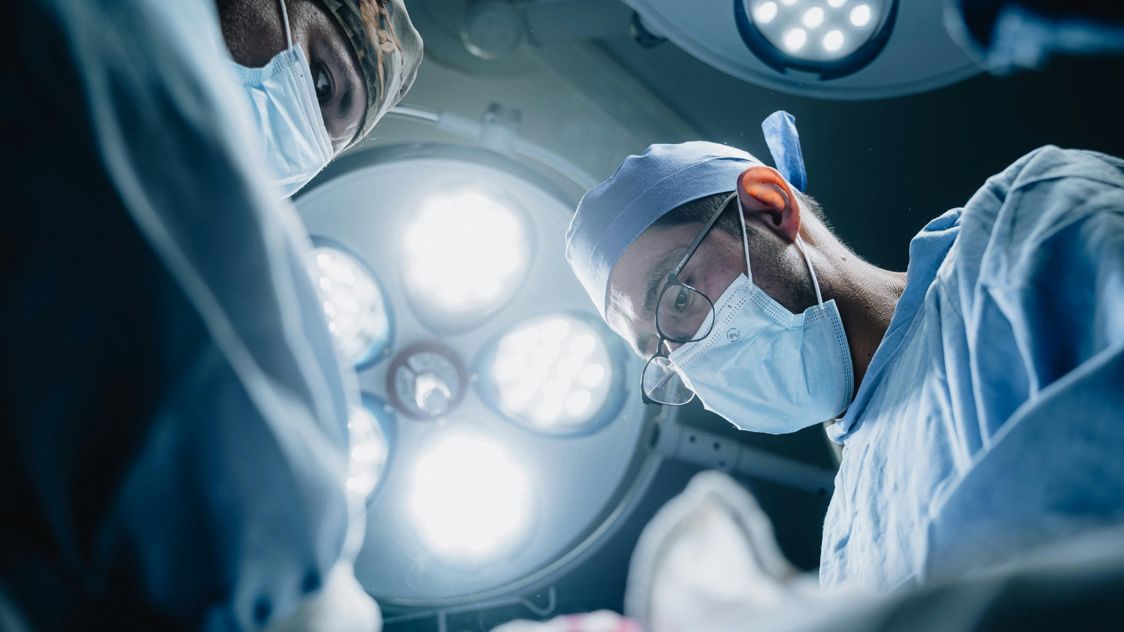 Đòi hỏi đội ngũ bác sĩ phẫu thuật thần kinh phải có trình độ chuyên môn cao