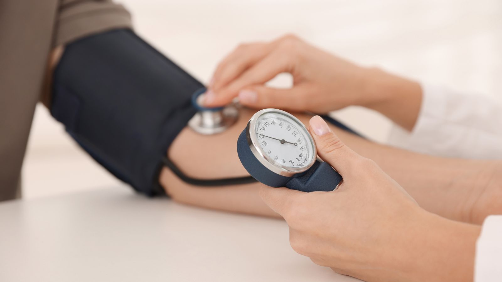 Cách đo chỉ số đo huyết áp và nhịp tim chính xác tại nhà bạn nên biết