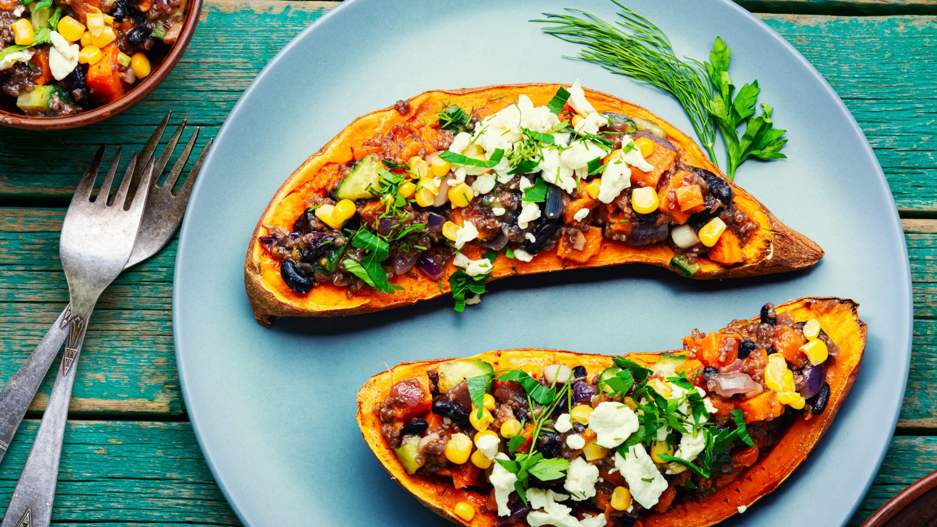 Kết hợp khoai lang với rau xanh và đạm giúp cân bằng năng lượng và ổn định đường huyết