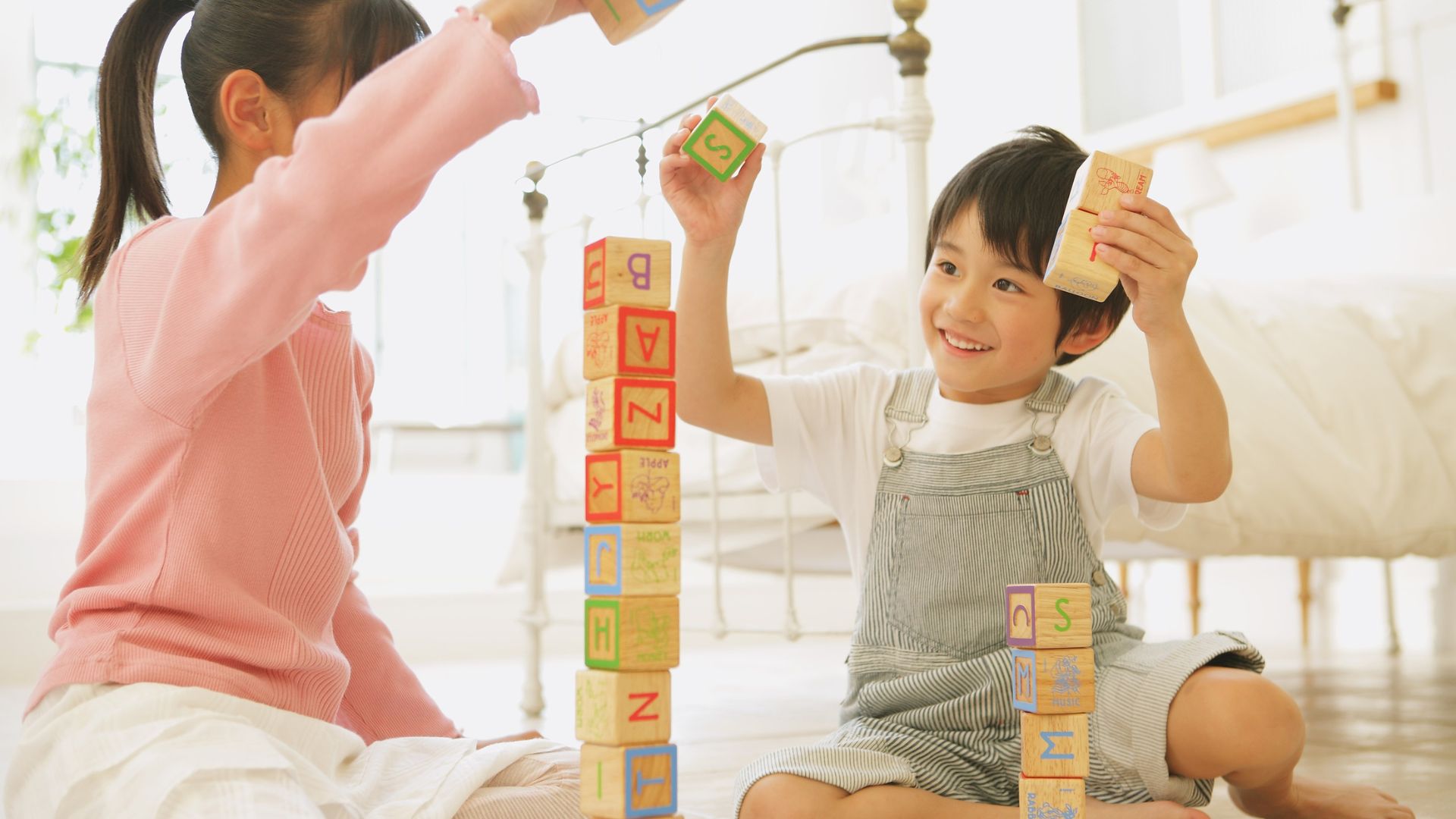 Vận động hợp lý giúp cơ thể trẻ sử dụng năng lượng hiệu quả và kiểm soát đường huyết tốt hơn