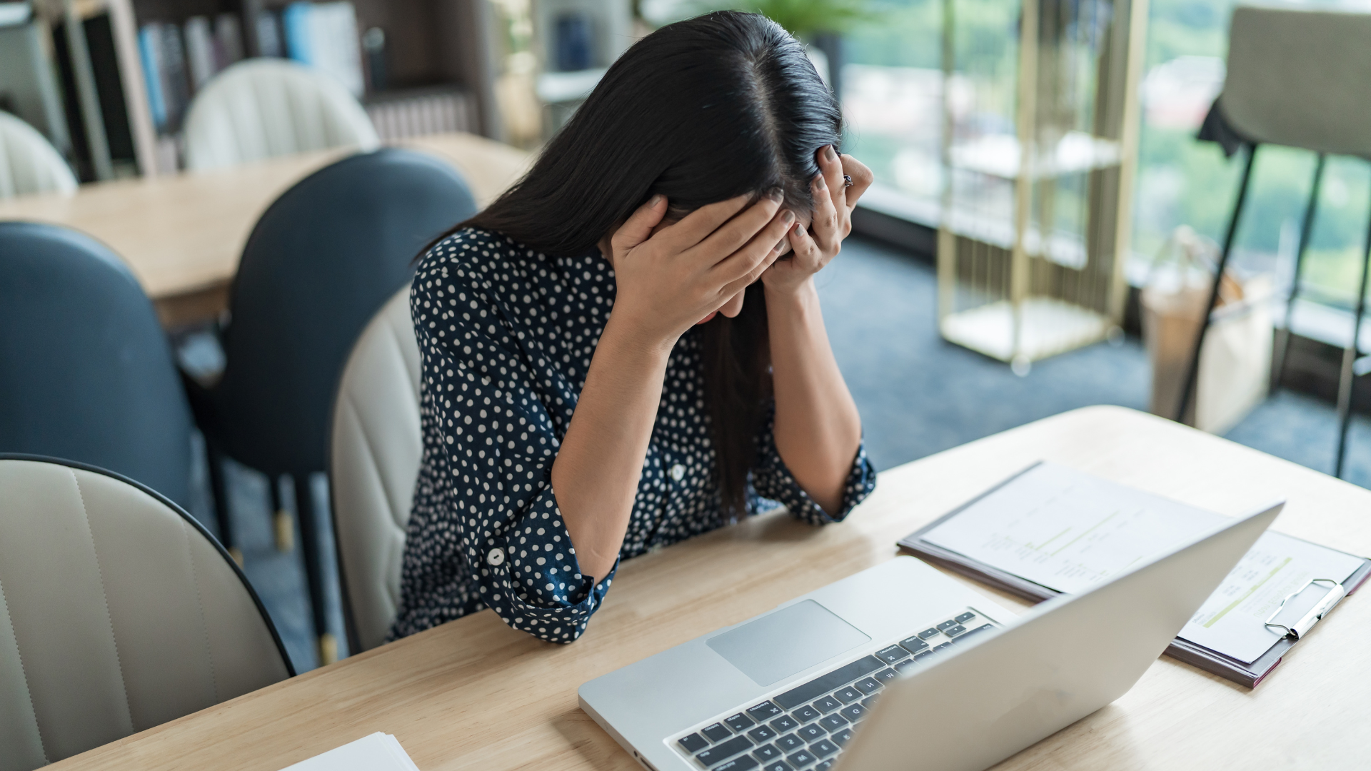 Căng thẳng kéo dài hay ngủ không đủ giấc khiến đường huyết tạm thời lệch khỏi mức ổn định